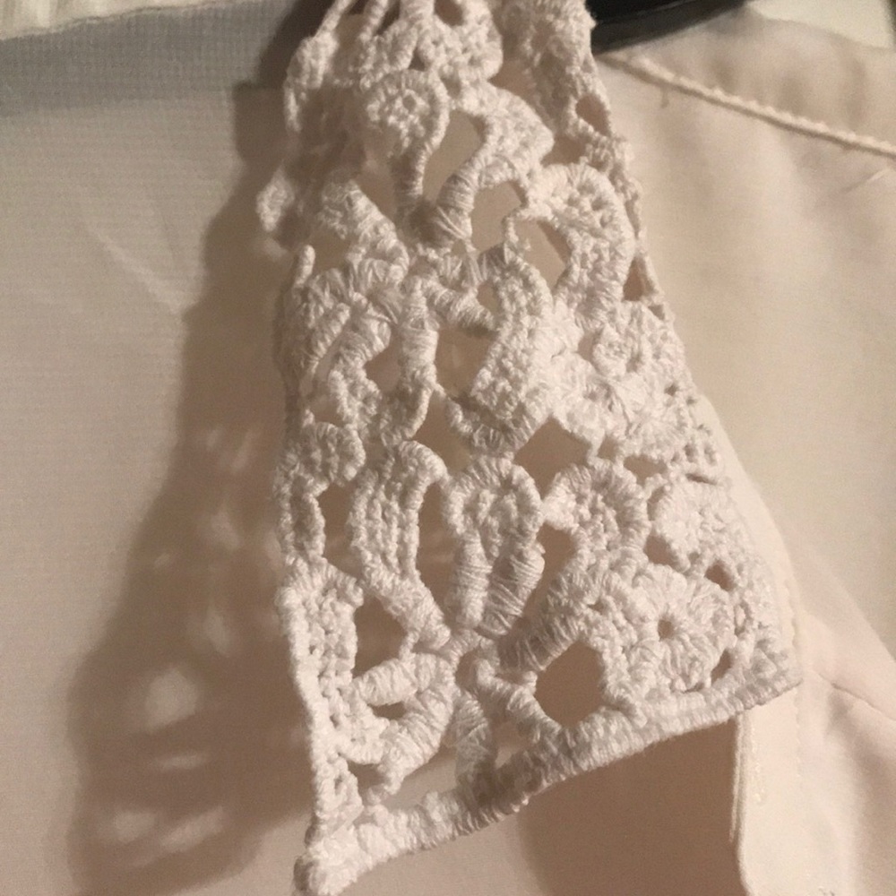 Pretty button up blouse - Picture 3 of 4